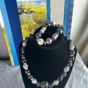 Women’s elegant beaded necklace and bracelet